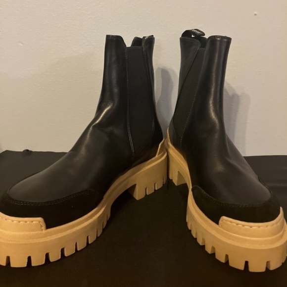 Marc Cain Size 6 Patent Leather Chelsea Boots - Picture 3 of 4